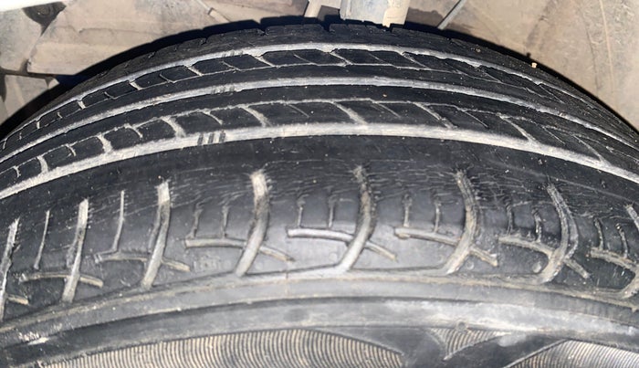 2017 Maruti Baleno DELTA PETROL 1.2, Petrol, Manual, 57,452 km, Left Front Tyre Tread