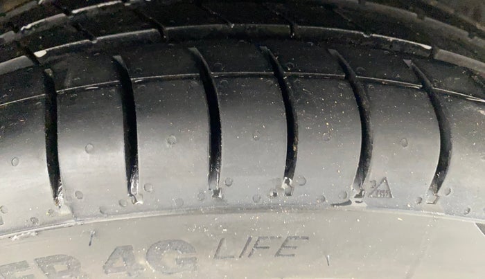 2018 Hyundai Grand i10 MAGNA AT 1.2 KAPPA VTVT, Petrol, Automatic, 82,982 km, Right Front Tyre Tread