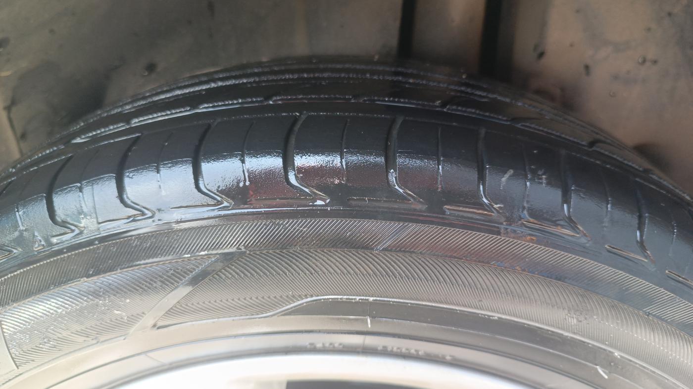 2017 Maruti Ertiga ZXI, Petrol, Manual, 1,20,904 km, Left Rear Tyre Tread