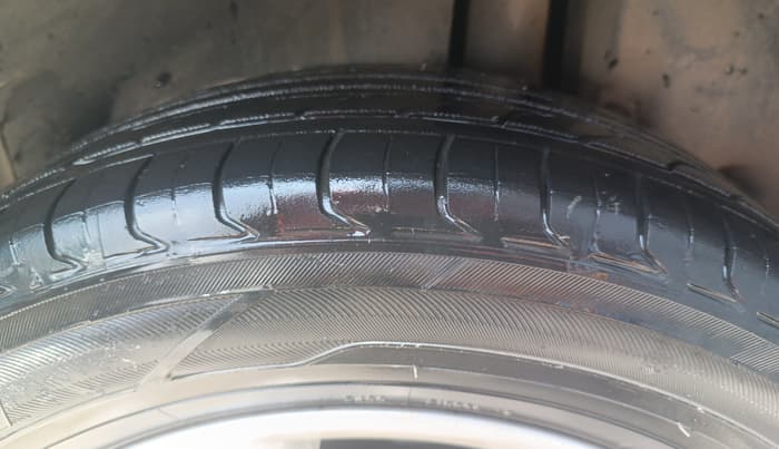 2017 Maruti Ertiga ZXI, Petrol, Manual, 1,20,904 km, Left Rear Tyre Tread