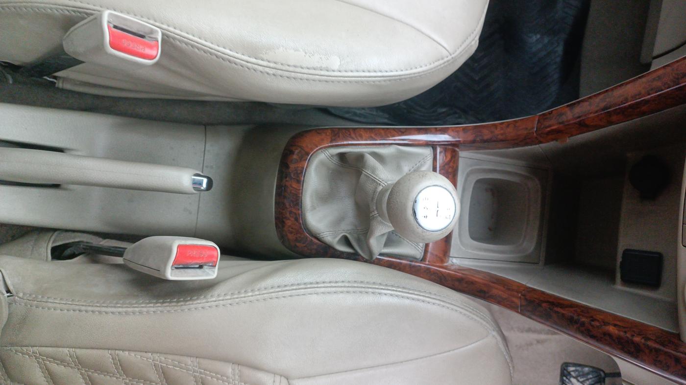 2017 Maruti Ertiga ZXI, Petrol, Manual, 1,20,904 km, Gear Lever