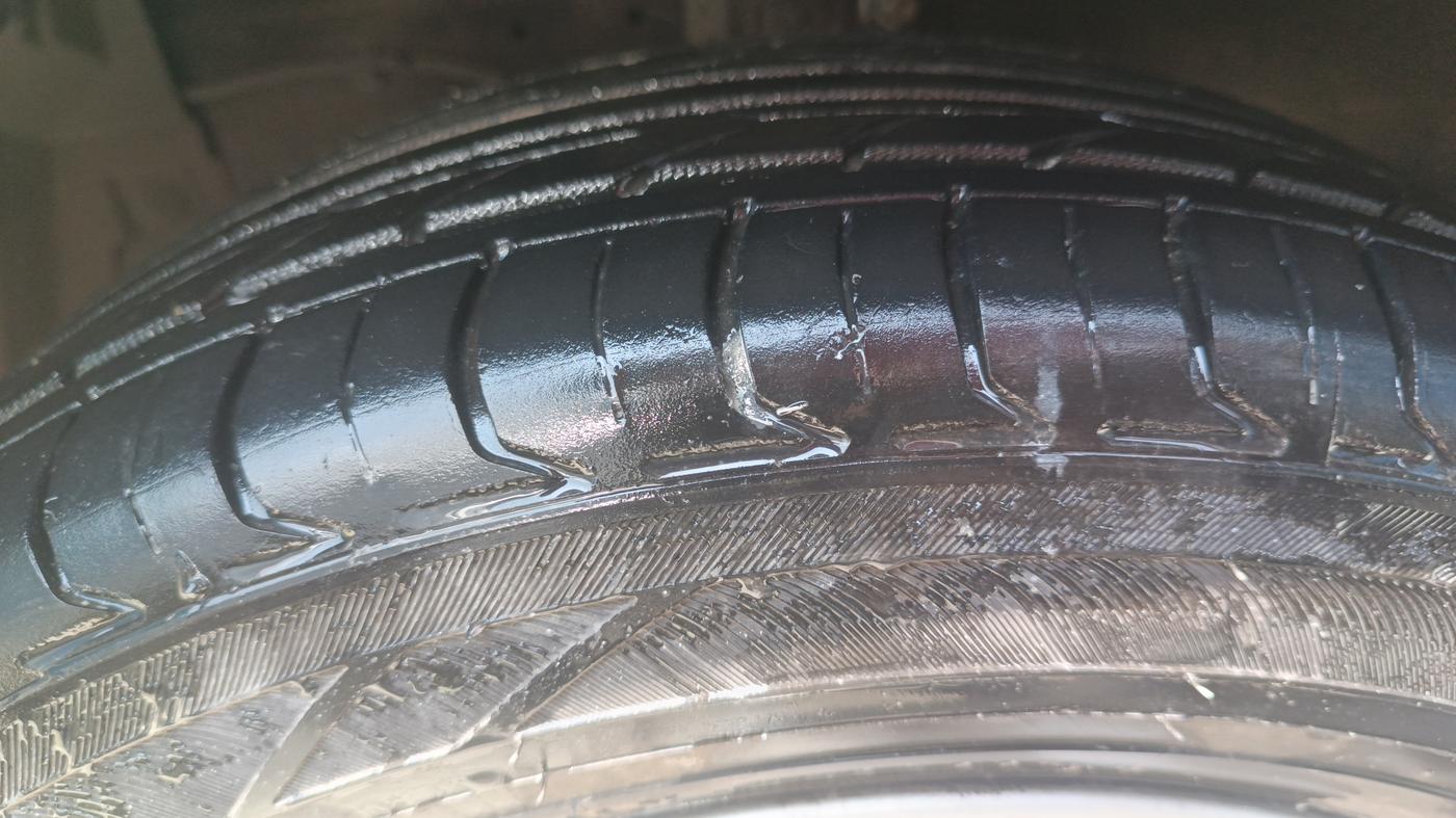 2017 Maruti Ertiga ZXI, Petrol, Manual, 1,20,904 km, Left Front Tyre Tread
