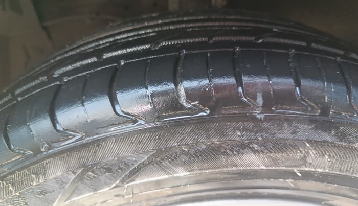 2017 Maruti Ertiga ZXI, Petrol, Manual, 1,20,904 km, Left Front Tyre Tread