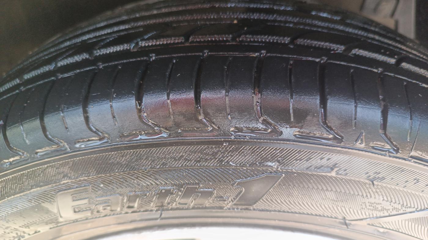 2017 Maruti Ertiga ZXI, Petrol, Manual, 1,20,904 km, Right Front Tyre Tread