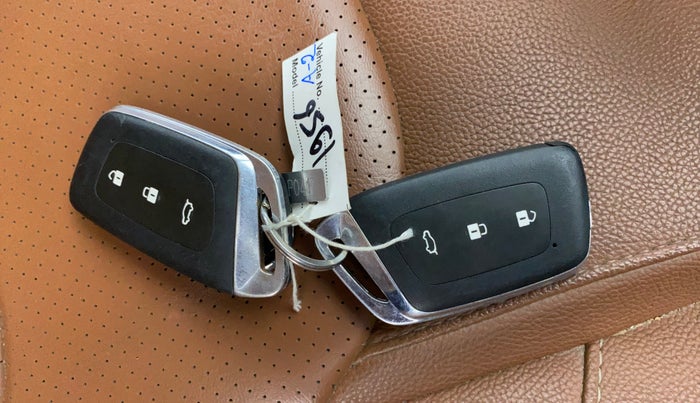 2022 MG HECTOR PLUS SHARP 2.0 DIESEL TURBO MT 6-STR, Diesel, Manual, 47,099 km, Key Close Up