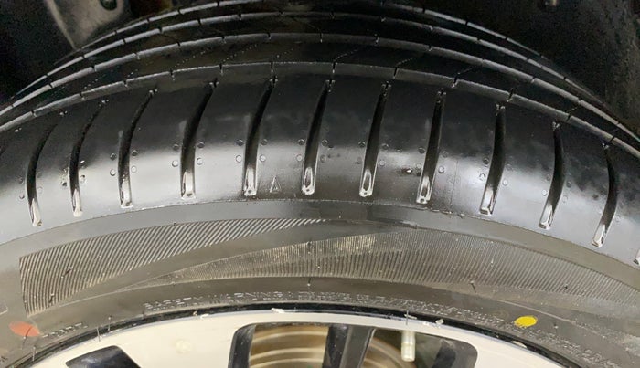 2022 MG HECTOR PLUS SHARP 2.0 DIESEL TURBO MT 6-STR, Diesel, Manual, 47,099 km, Right Rear Tyre Tread