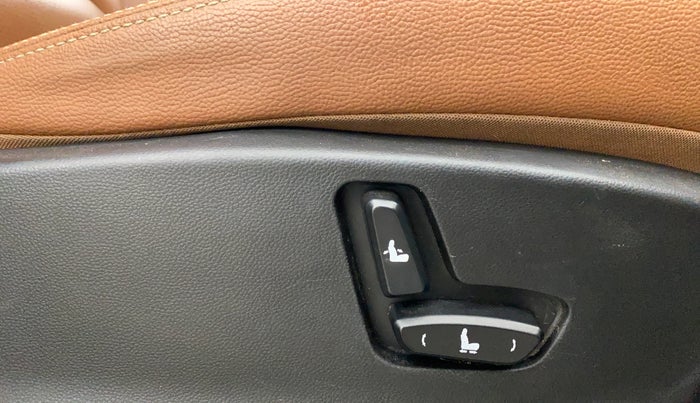 2022 MG HECTOR PLUS SHARP 2.0 DIESEL TURBO MT 6-STR, Diesel, Manual, 47,099 km, Driver Side Adjustment Panel