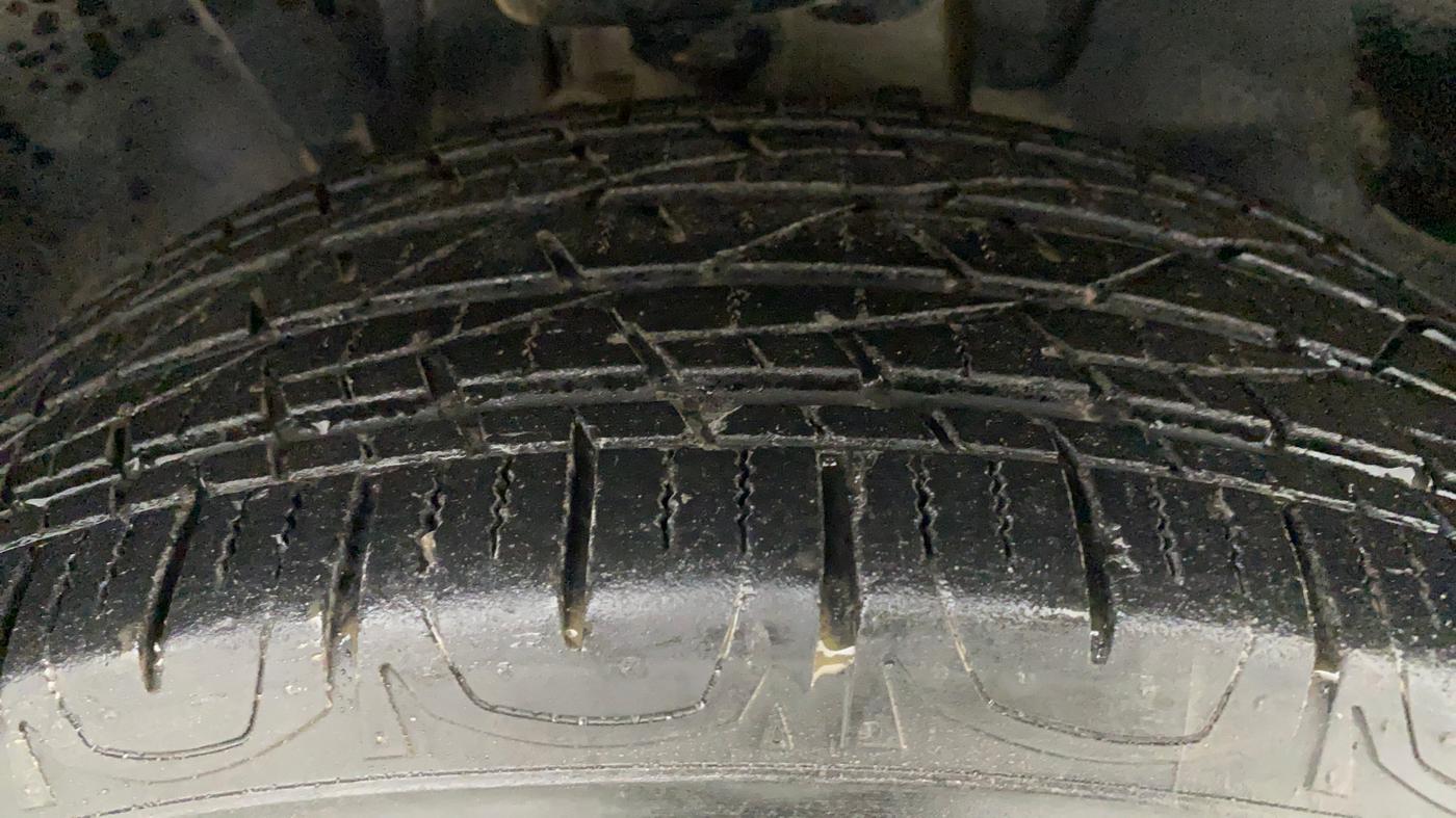 2021 Jeep Compass SPORT 1.4 PETROL DCT, Petrol, Automatic, 37,129 km, Right Front Tyre Tread