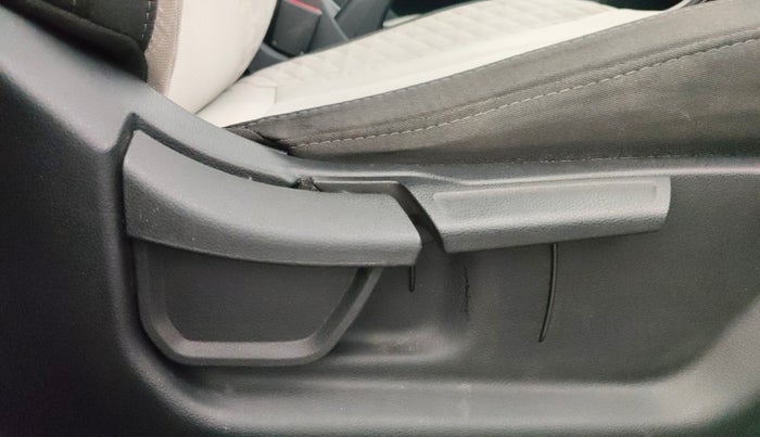 2020 Hyundai Creta SX 1.5 PETROL, Petrol, Manual, 43,651 km, Driver Side Adjustment Panel