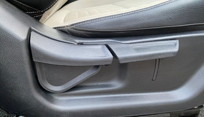 2021 KIA SONET HTX 1.0 IMT, Petrol, Manual, 18,338 km, Driver Side Adjustment Panel