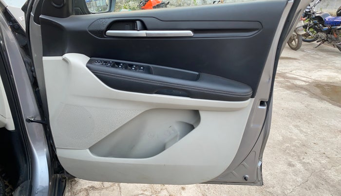 2021 KIA SONET HTX 1.0 IMT, Petrol, Manual, 18,338 km, Driver Side Door Panels Control