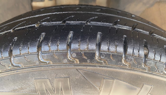 2018 Renault Kwid RXT 1.0 (O), Petrol, Manual, 64,394 km, Left Front Tyre Tread