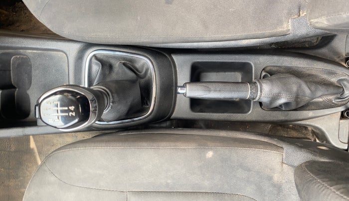 2018 Renault Kwid RXT 1.0 (O), Petrol, Manual, 64,394 km, Gear Lever