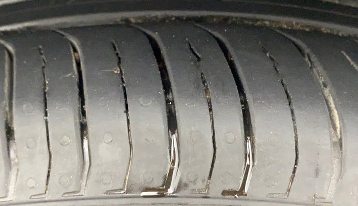 2018 Maruti Dzire ZXI, Petrol, Manual, 53,661 km, Left Front Tyre Tread