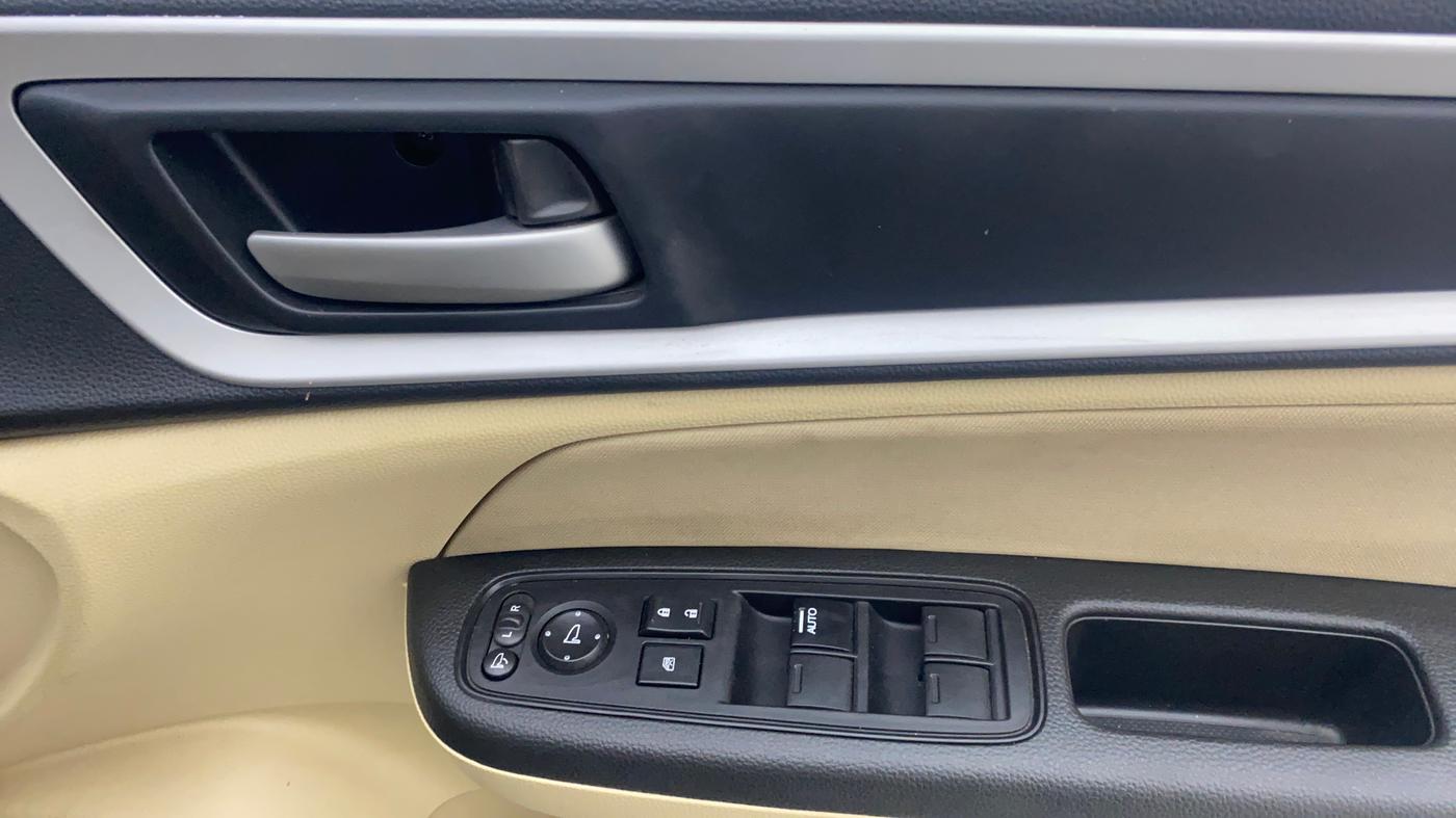2023 Honda Amaze 1.2L I-VTEC VX CVT, Petrol, Automatic, 32,339 km, Driver Side Door Panels Control