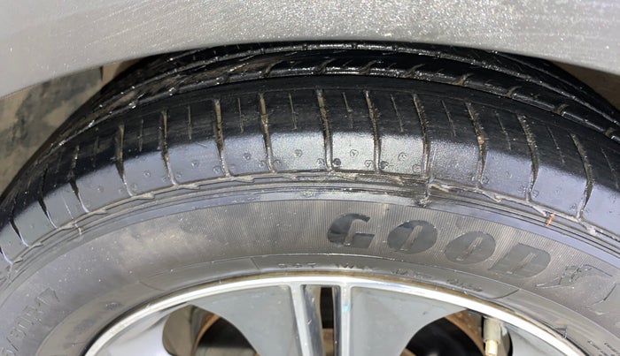 2018 Hyundai Creta SX PLUS AT 1.6 PETROL, Petrol, Automatic, 77,801 km, Right Front Tyre Tread