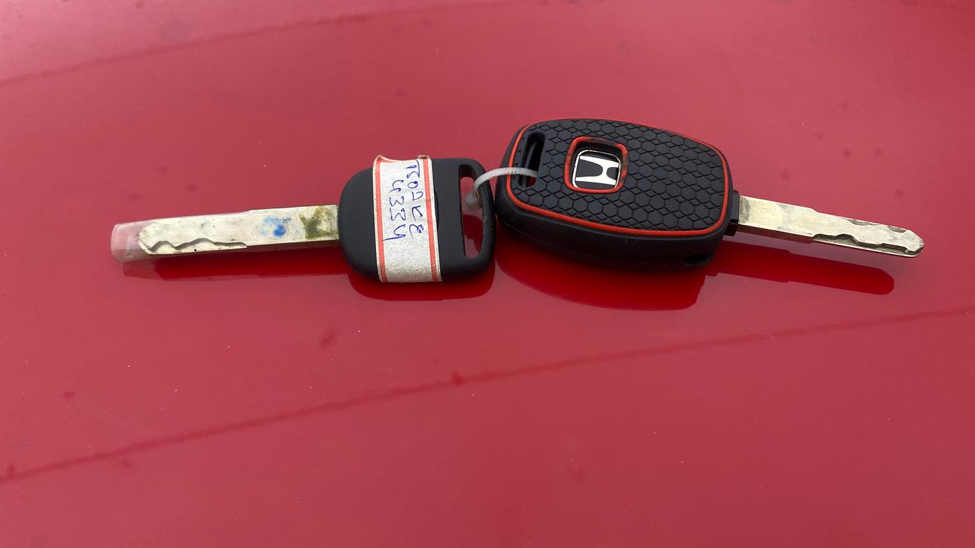 2015 Honda Brio S MT, Petrol, Manual, 69,220 km, Key Close Up