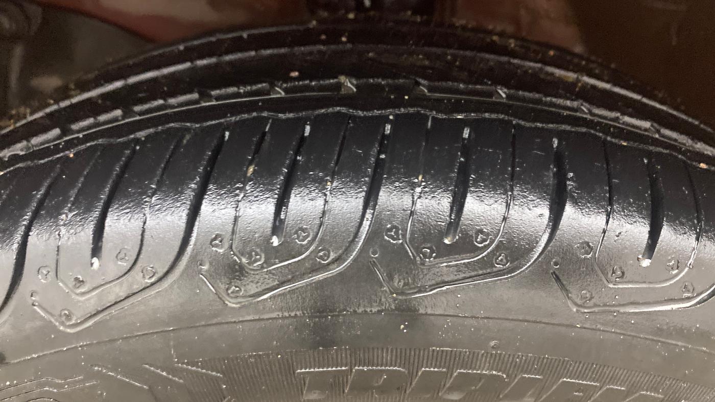 2015 Honda Brio S MT, Petrol, Manual, 69,220 km, Left Front Tyre Tread