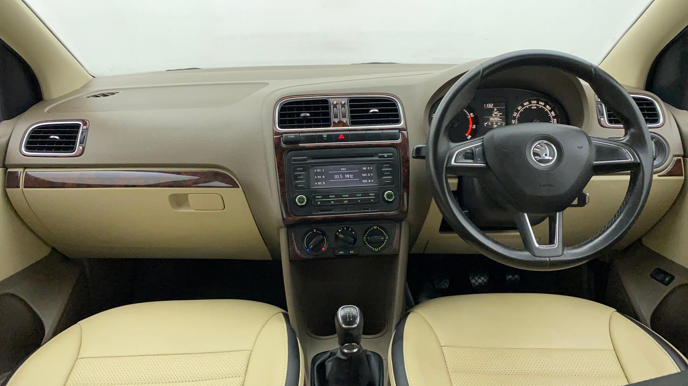 2015 Skoda Rapid AMBITION 1.6 MPI MT PLUS, Petrol, Manual, 39,337 km, Dashboard