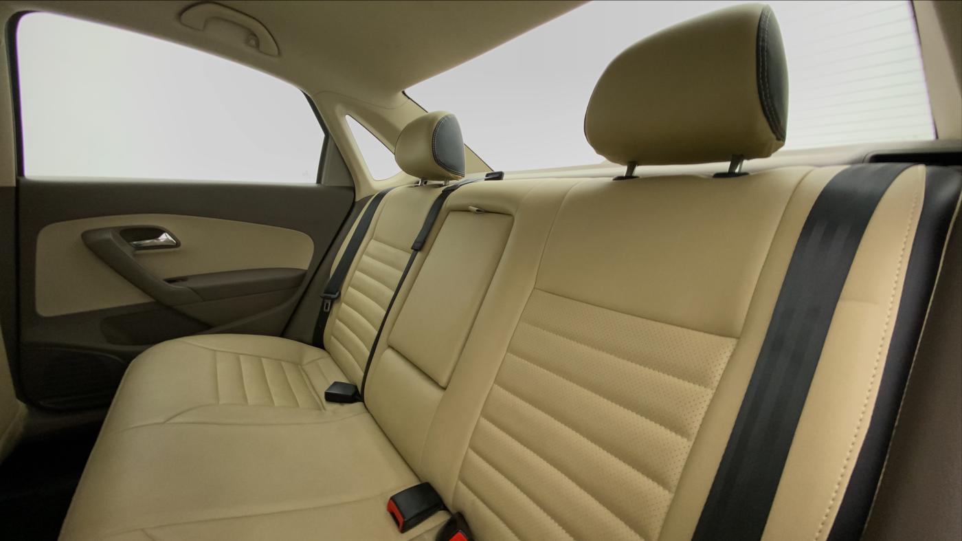2015 Skoda Rapid AMBITION 1.6 MPI MT PLUS, Petrol, Manual, 39,337 km, Right Side Rear Door Cabin