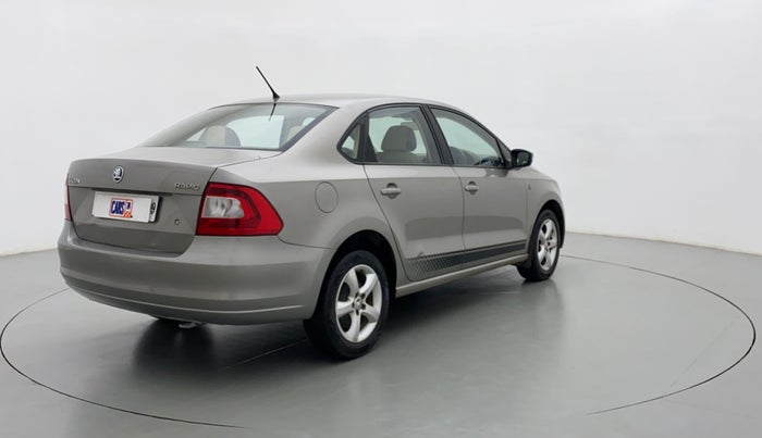 2015 Skoda Rapid AMBITION 1.6 MPI MT PLUS, Petrol, Manual, 39,337 km, Right Back Diagonal