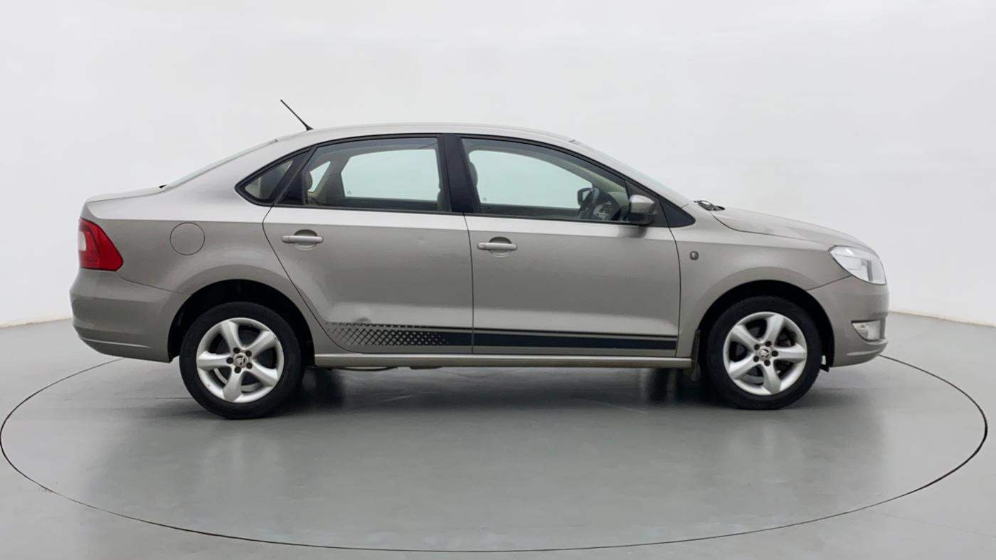 2015 Skoda Rapid AMBITION 1.6 MPI MT PLUS, Petrol, Manual, 39,337 km, Right Side