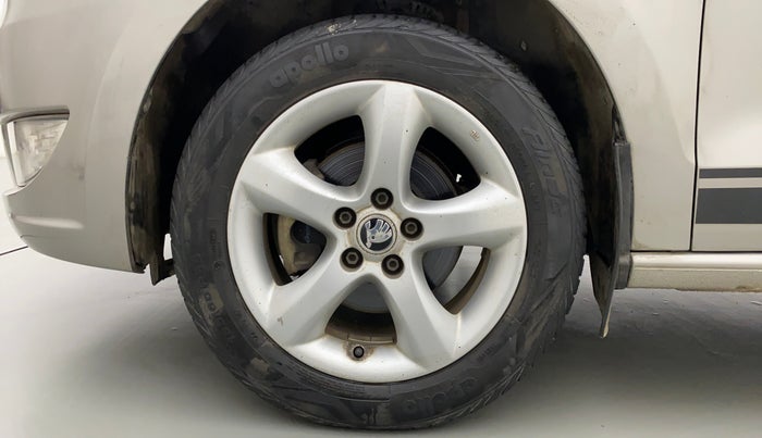 2015 Skoda Rapid AMBITION 1.6 MPI MT PLUS, Petrol, Manual, 39,337 km, Left Front Wheel