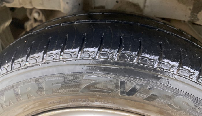 2018 Mahindra KUV 100 NXT K2 P 6 STR, Petrol, Manual, 27,851 km, Right Rear Tyre Tread