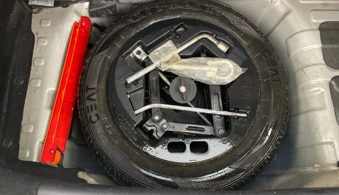 2018 Mahindra KUV 100 NXT K2 P 6 STR, Petrol, Manual, 27,851 km, Spare Tyre