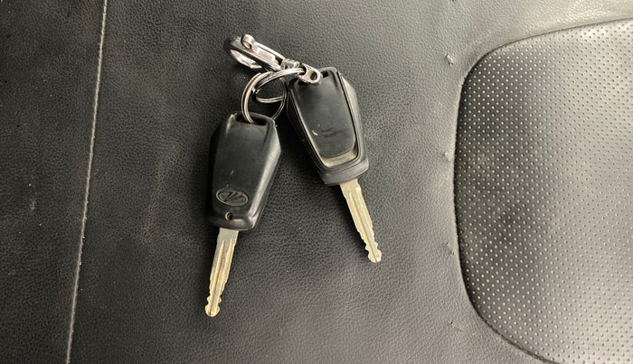 2018 Mahindra KUV 100 NXT K2 P 6 STR, Petrol, Manual, 27,851 km, Key Close Up