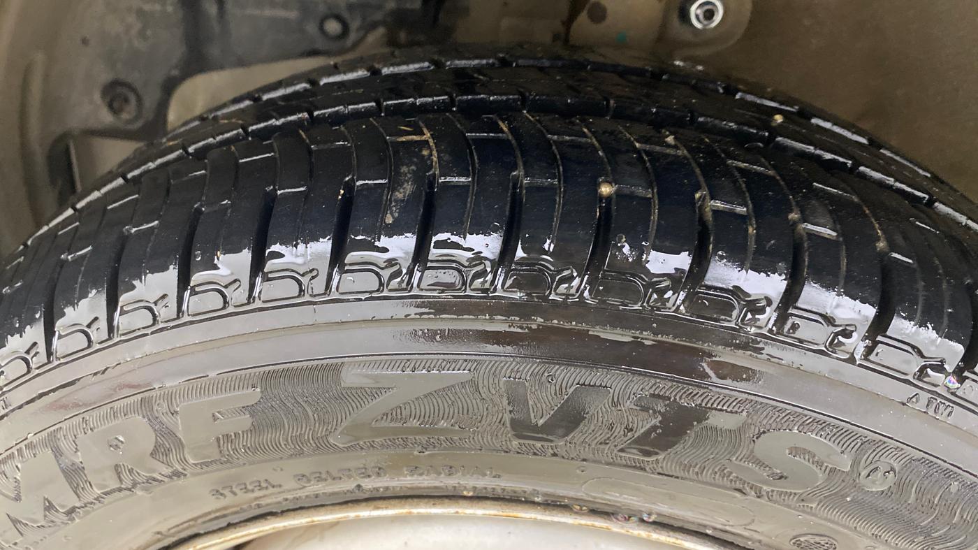 2018 Mahindra KUV 100 NXT K2 P 6 STR, Petrol, Manual, 27,851 km, Left Front Tyre Tread