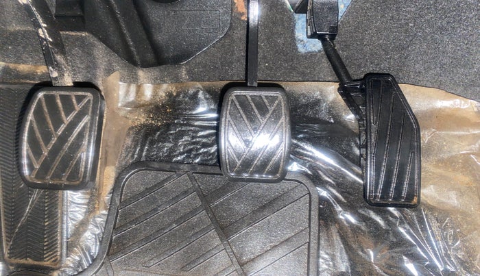 2022 Maruti Baleno ALPHA PETROL 1.2, Petrol, Manual, 21,797 km, Pedals