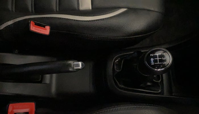 2015 Maruti Swift VXI, Petrol, Manual, 1,01,603 km, Gear Lever