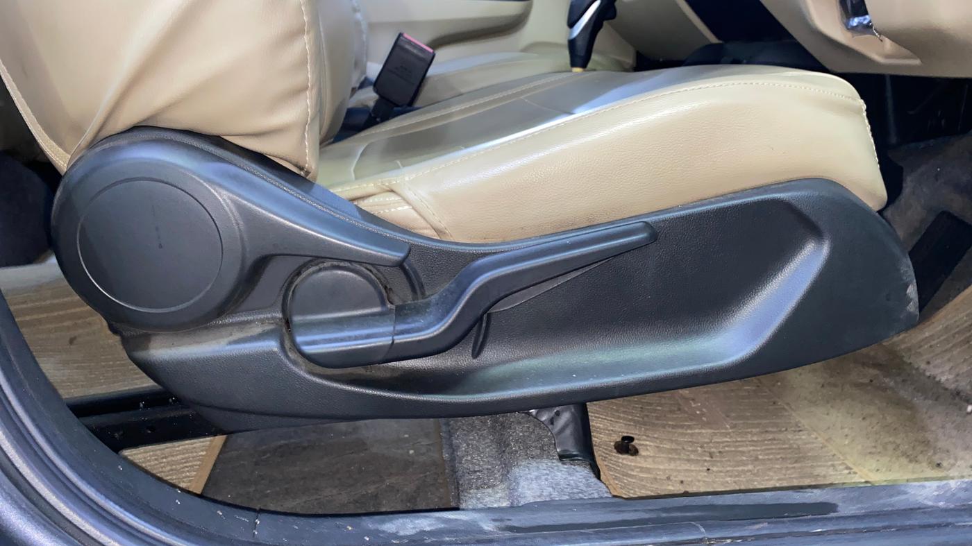 2023 Honda Amaze 1.2L I-VTEC VX CVT, Petrol, Automatic, 13,699 km, Driver Side Adjustment Panel