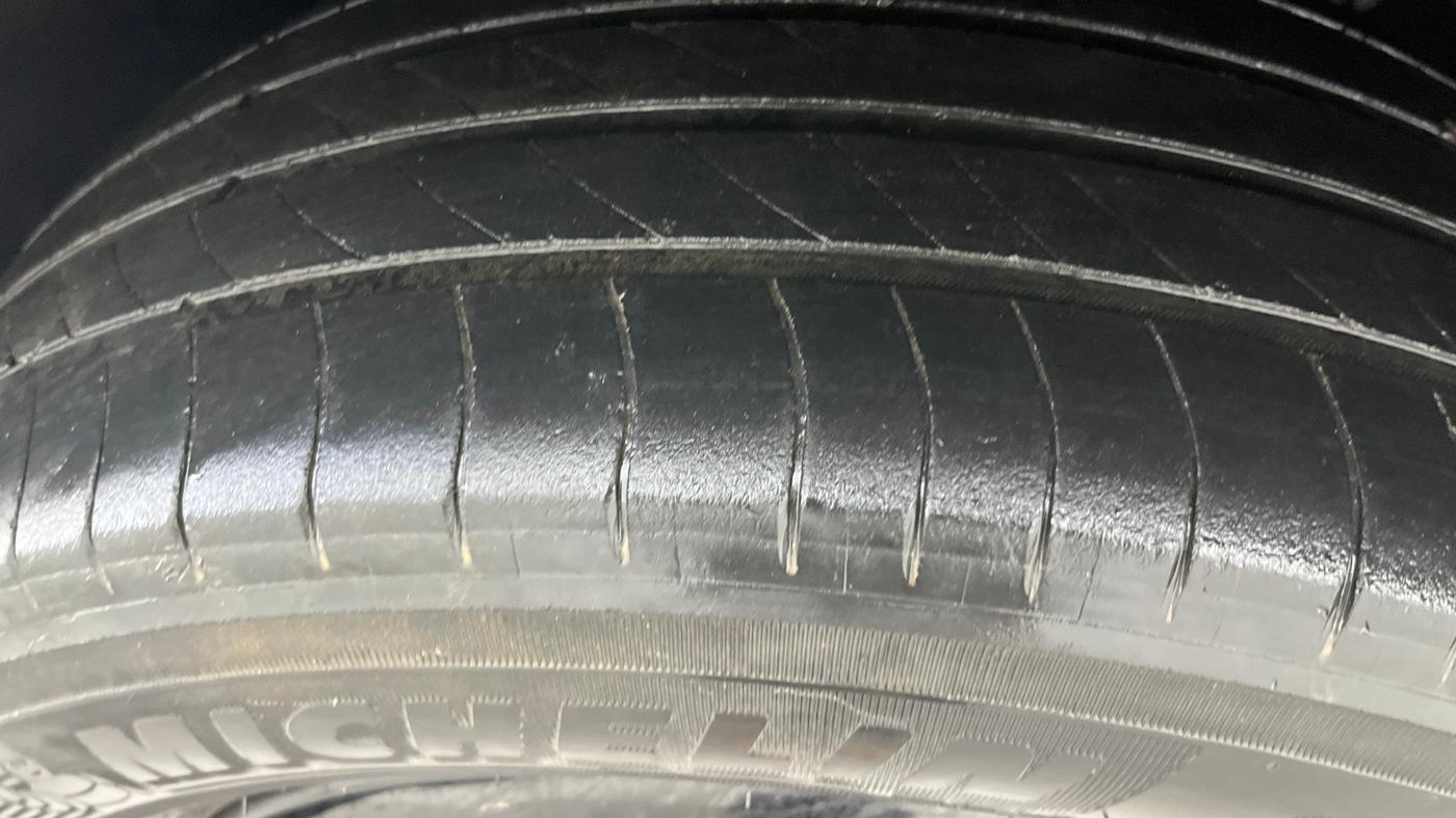 2013 Renault Duster 85 PS RXL DIESEL, Diesel, Manual, 1,21,776 km, Left Front Tyre Tread