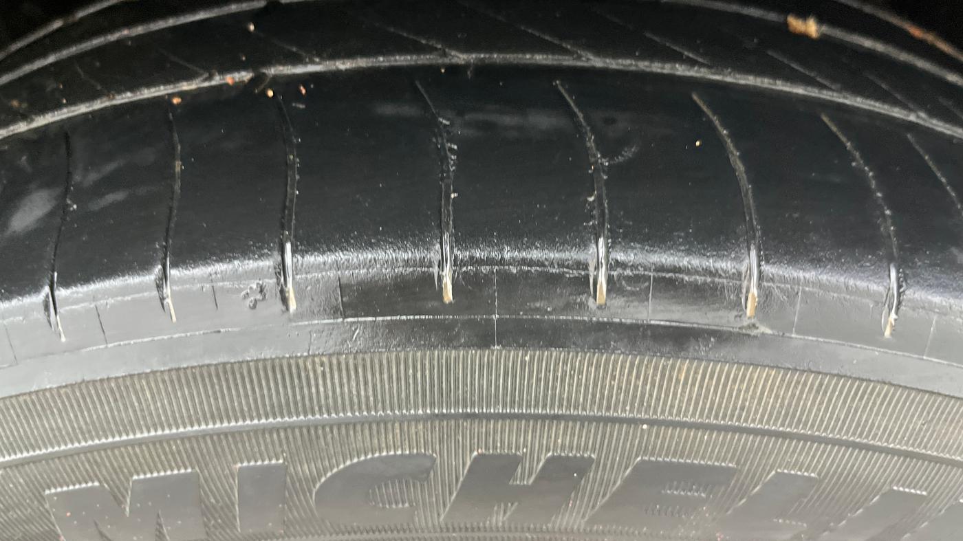2013 Renault Duster 85 PS RXL DIESEL, Diesel, Manual, 1,21,776 km, Right Front Tyre Tread