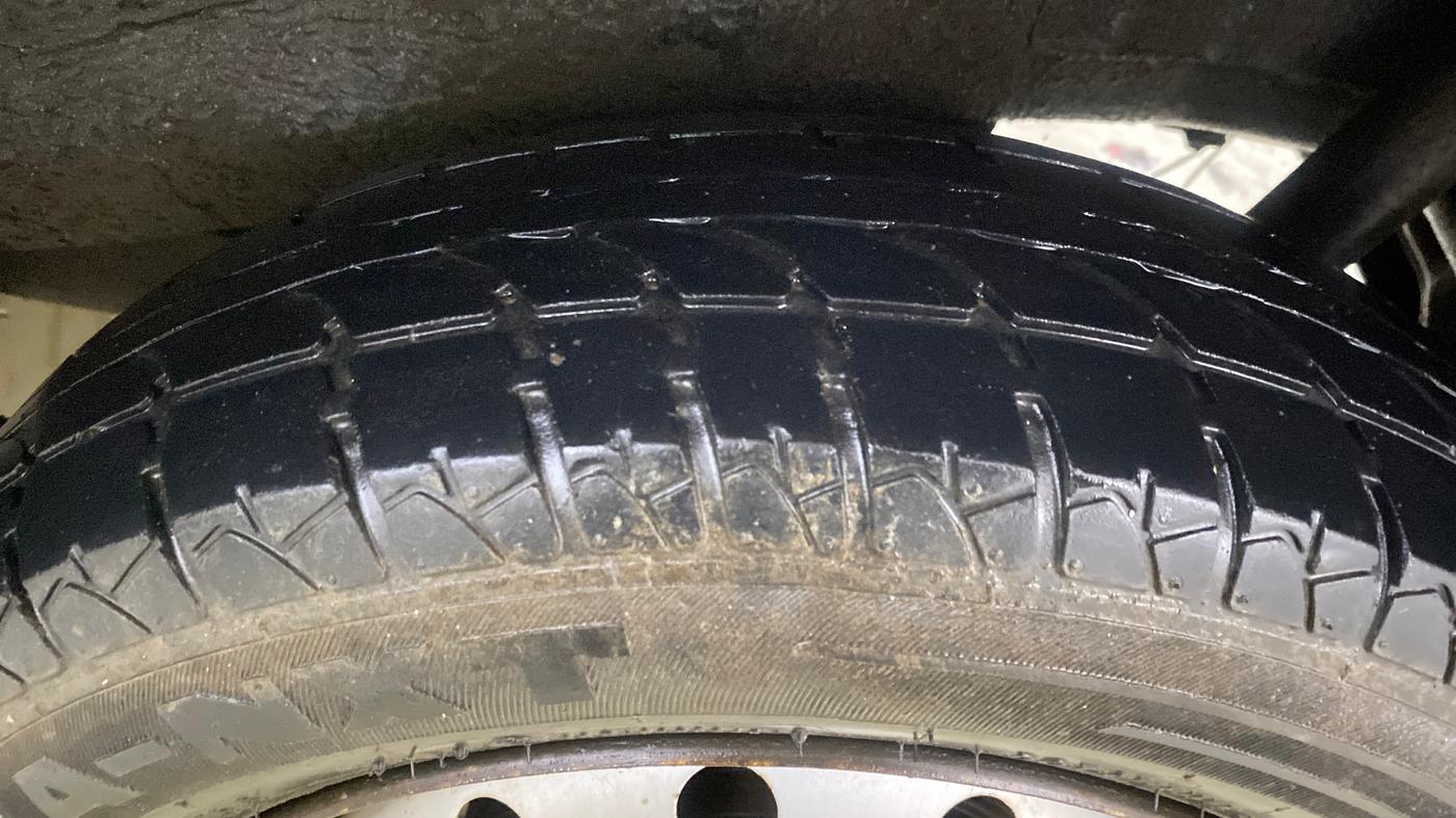 2014 Maruti Wagon R 1.0 LXI CNG, CNG, Manual, 1,06,655 km, Left Rear Tyre Tread