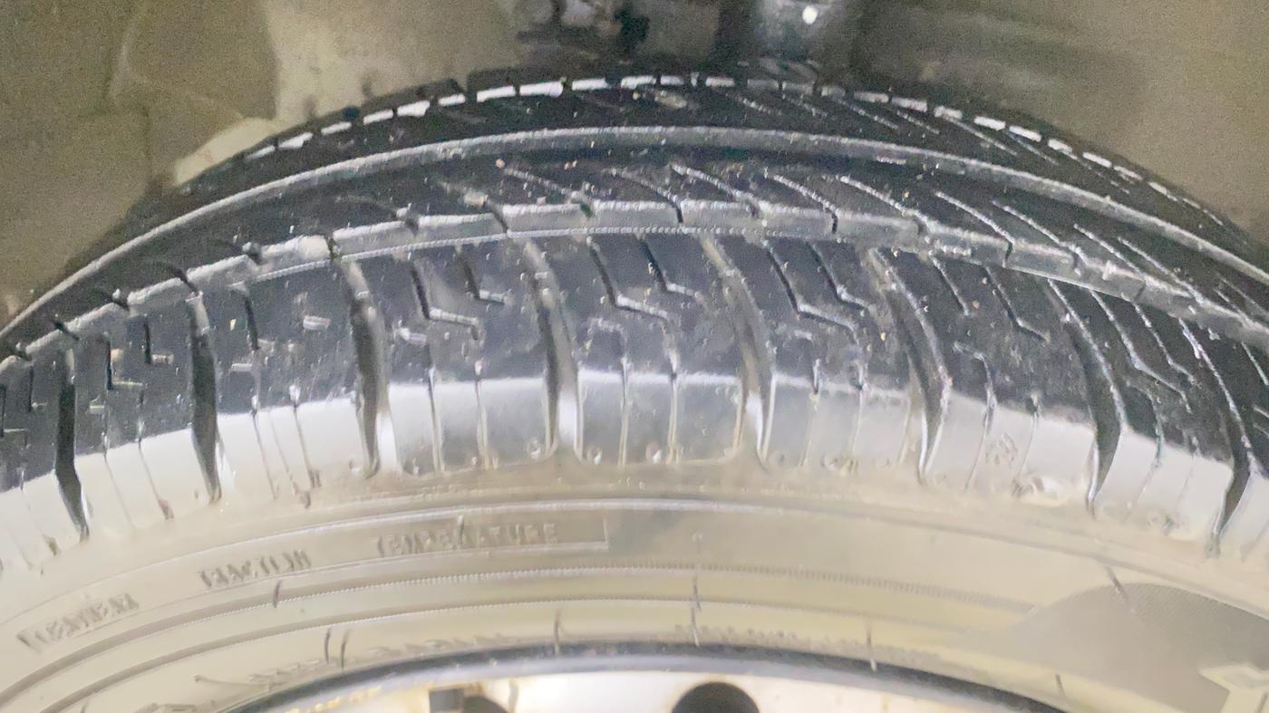 2014 Maruti Wagon R 1.0 LXI CNG, CNG, Manual, 1,06,655 km, Right Front Tyre Tread