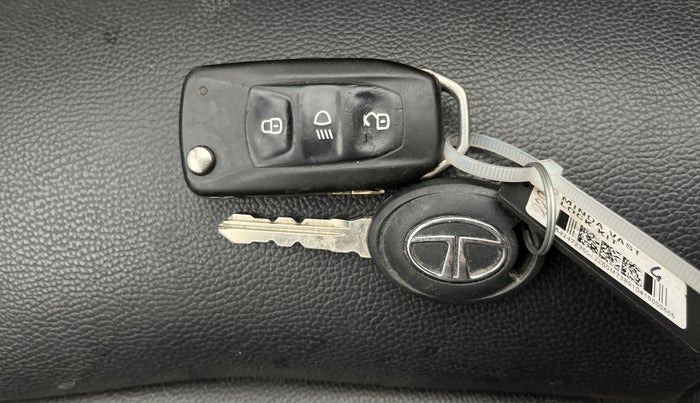 2016 Tata Tiago XM PETROL, Petrol, Manual, 68,461 km, Key Close Up