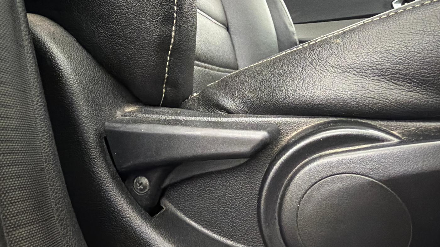 2016 Tata Tiago XZ PETROL, Petrol, Manual, 91,193 km, Driver Side Adjustment Panel