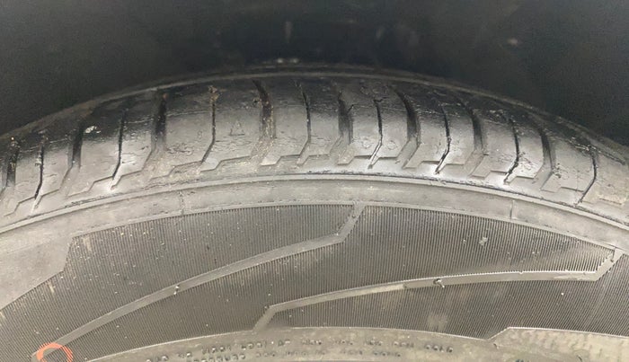 2013 Hyundai Verna FLUIDIC 1.6 VTVT SX OPT AT, Petrol, Automatic, 86,324 km, Right Front Tyre Tread