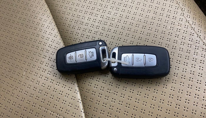 2013 Hyundai Verna FLUIDIC 1.6 VTVT SX OPT AT, Petrol, Automatic, 86,324 km, Key Close Up