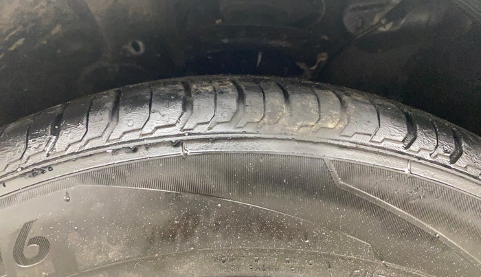 2013 Hyundai Verna FLUIDIC 1.6 VTVT SX OPT AT, Petrol, Automatic, 86,324 km, Left Front Tyre Tread