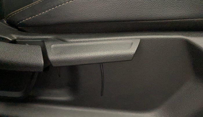 2021 Hyundai NEW I20 SPORTZ 1.0T GDI IMT, Petrol, Manual, 10,656 km, Driver Side Adjustment Panel