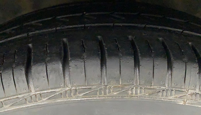 2012 Hyundai i10 MAGNA 1.2, Petrol, Manual, 88,839 km, Right Front Tyre Tread