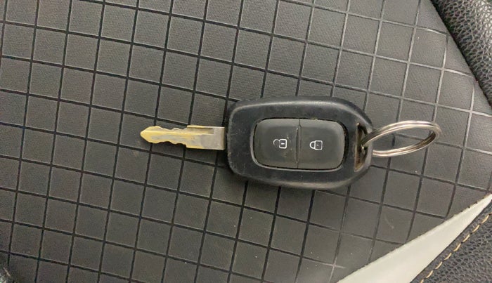 2016 Renault Kwid 1.0 MARVEL CAPTAIN AMERICA EDITION, Petrol, Manual, 61,545 km, Key Close Up