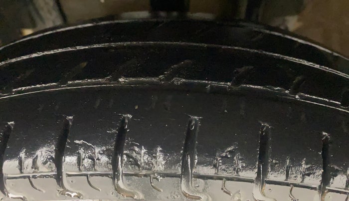 2016 Renault Kwid 1.0 MARVEL CAPTAIN AMERICA EDITION, Petrol, Manual, 61,545 km, Left Front Tyre Tread