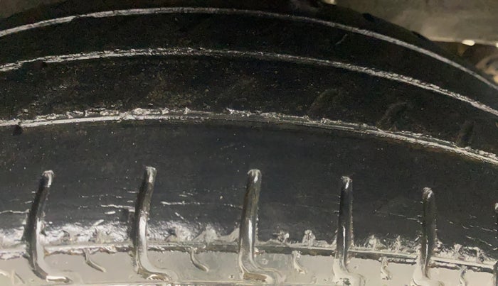 2016 Renault Kwid 1.0 MARVEL CAPTAIN AMERICA EDITION, Petrol, Manual, 61,545 km, Left Rear Tyre Tread