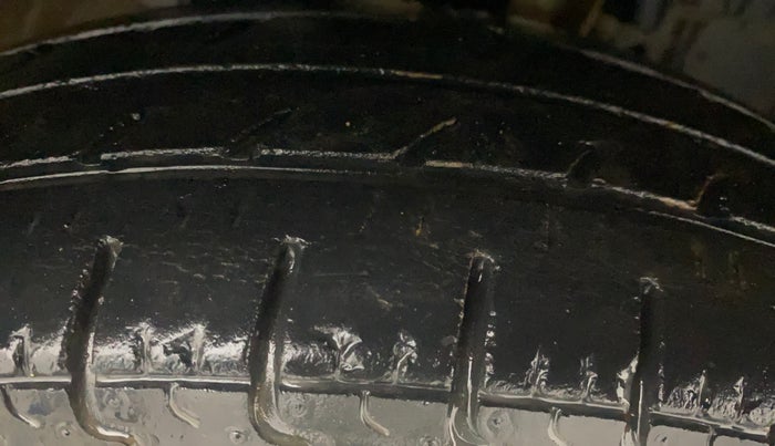 2016 Renault Kwid 1.0 MARVEL CAPTAIN AMERICA EDITION, Petrol, Manual, 61,545 km, Right Front Tyre Tread