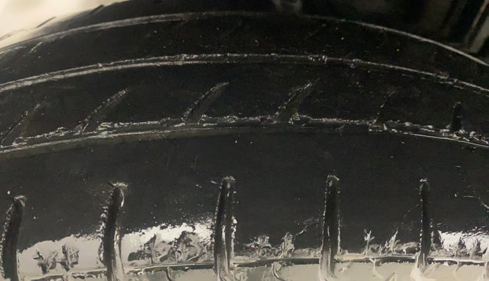 2016 Renault Kwid 1.0 MARVEL CAPTAIN AMERICA EDITION, Petrol, Manual, 61,545 km, Right Rear Tyre Tread